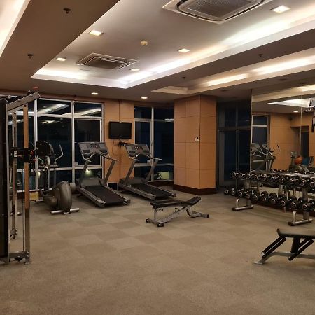Huge Condo Unit Near Burgos Circle, St Lukes, Shangri-La - P Hamptons T1 Makati City Екстериор снимка