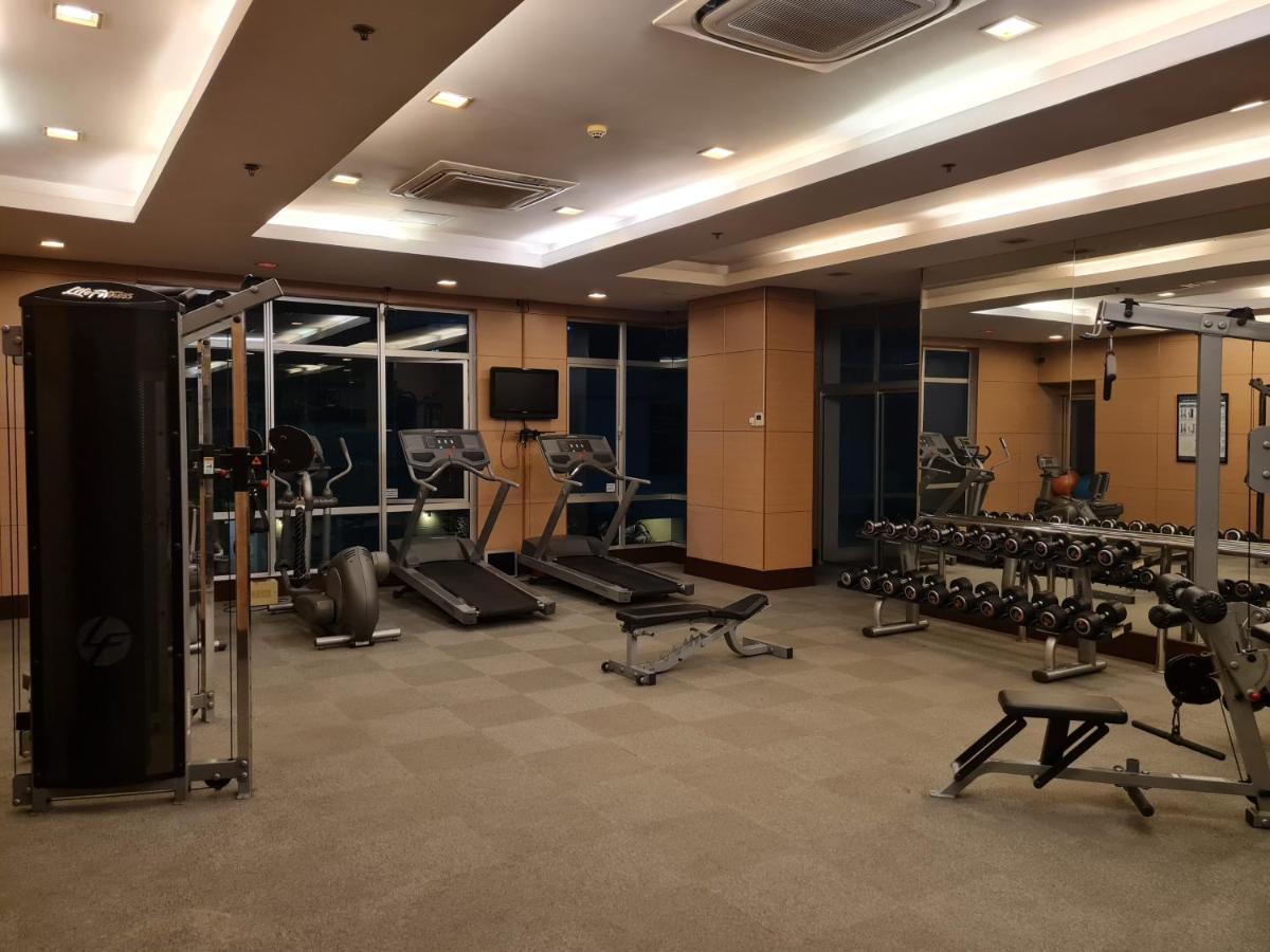 Huge Condo Unit Near Burgos Circle, St Lukes, Shangri-La - P Hamptons T1 Makati City Екстериор снимка