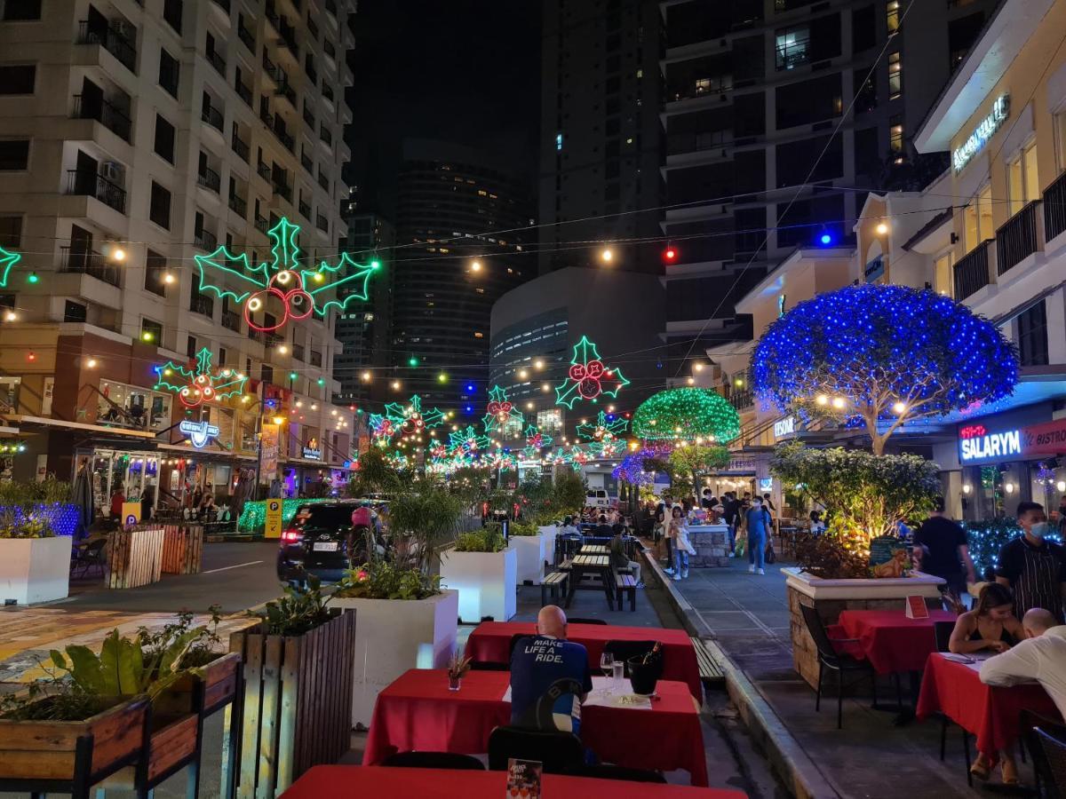 Huge Condo Unit Near Burgos Circle, St Lukes, Shangri-La - P Hamptons T1 Makati City Екстериор снимка