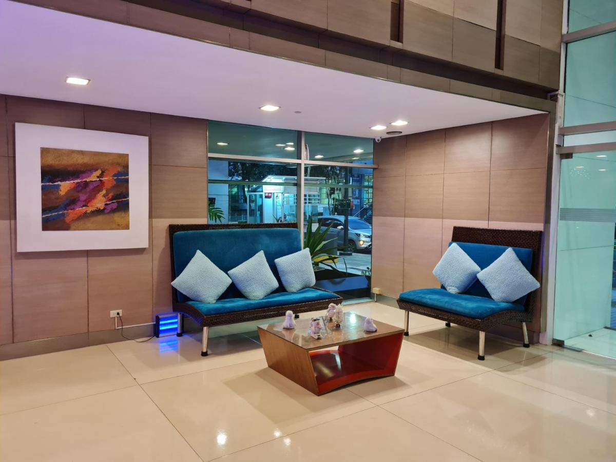 Huge Condo Unit Near Burgos Circle, St Lukes, Shangri-La - P Hamptons T1 Makati City Екстериор снимка