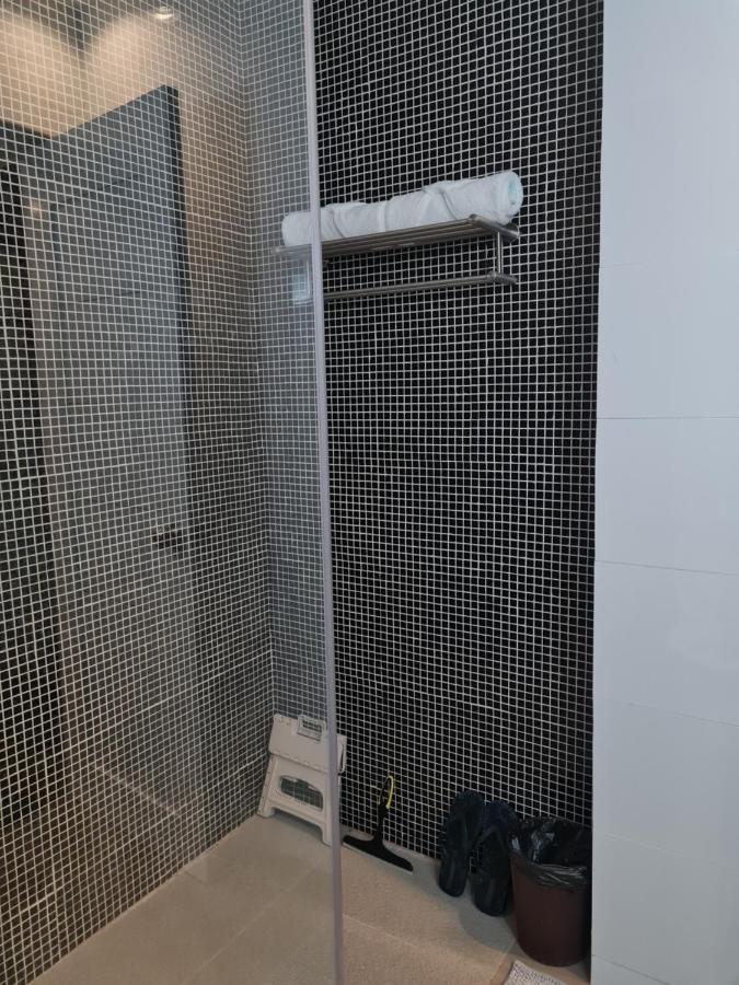 Huge Condo Unit Near Burgos Circle, St Lukes, Shangri-La - P Hamptons T1 Makati City Екстериор снимка