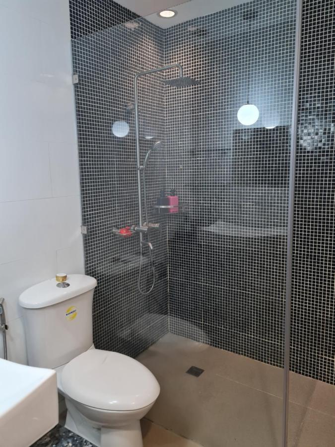 Huge Condo Unit Near Burgos Circle, St Lukes, Shangri-La - P Hamptons T1 Makati City Екстериор снимка